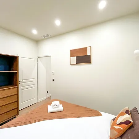 Urban Flat 199 - Beautiful 5 Bedrooms In The Center Parigi