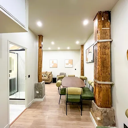 Urban Flat 199 - Beautiful 5 Bedrooms In The Center Appartamento