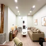 Urban Flat 199 - Beautiful 5 Bedrooms In The Center