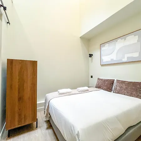 Apartment Urban Flat 199 - Beautiful 5 Bedrooms In The Center *